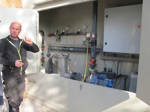 Andreas Gisi contrôle quotidiennement si le système d'épuration de l'air fonctionne correctement