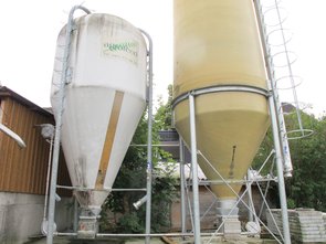 Les silos pour les aliments des porcs en pré-engraissement 